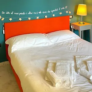 Spaziosa Con Letto Francese E Balcone A 500 Mt Dal Mare , Marina Di Carrara Italia