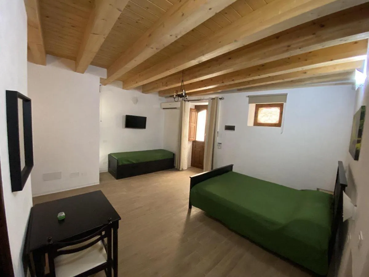 Decadracma Rooms Syracuse