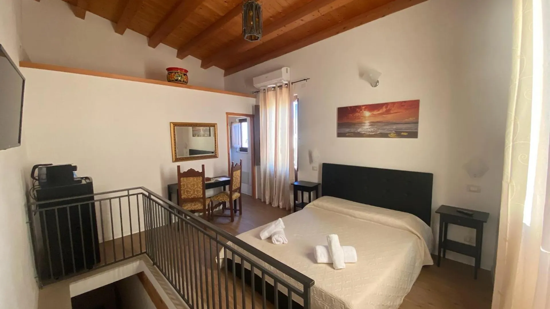 Decadracma Rooms Syracuse
